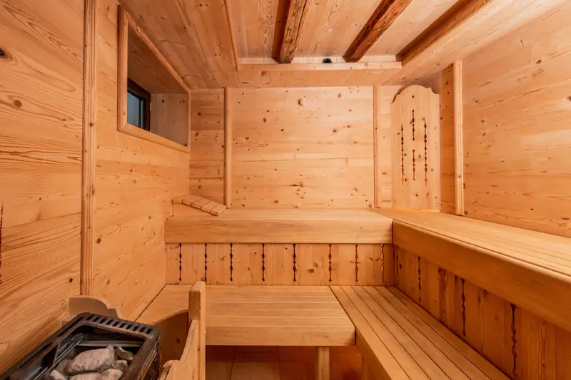 Finnische Sauna aus hellem Holz